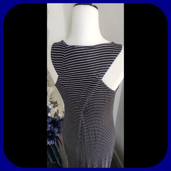 LORD & TAYLOR || Stretched Striped Maxi Dress (SIZE S) - Picture 4 of 7